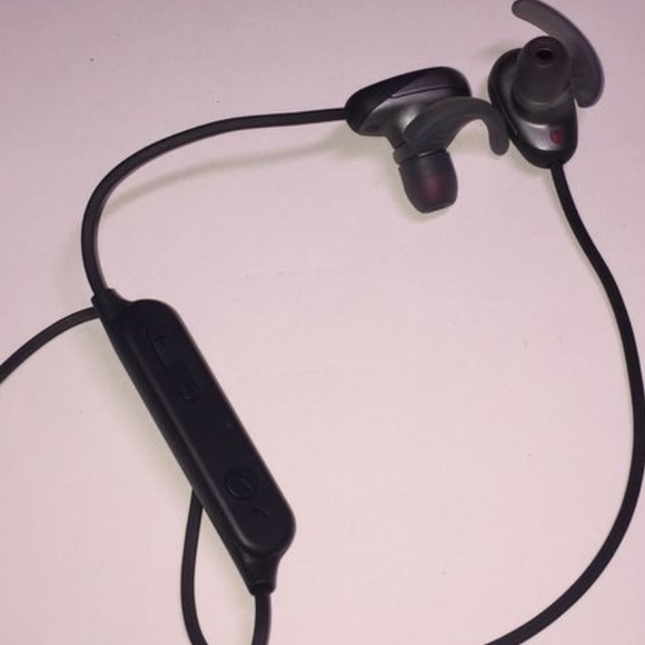 Sony WI-SP600N WirelessNoise Canceling Headphones - Picture 4 of 5